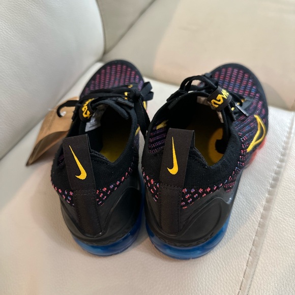 Nike Air VaporMax 2021 Flyknit GS Gradient Black Multi Womens/Boys - Picture 3 of 10